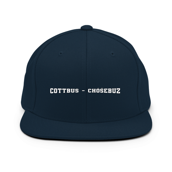 Cottbus - Chóśebuz Cap mit Varsity4-Design (Dunkles Navy)